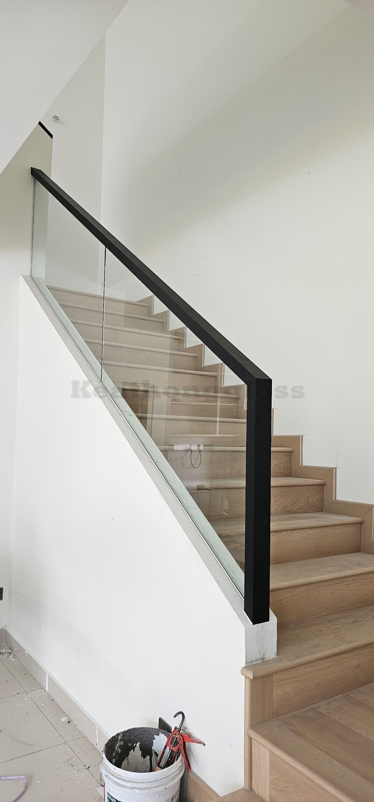 Staircase Glass Railing 112