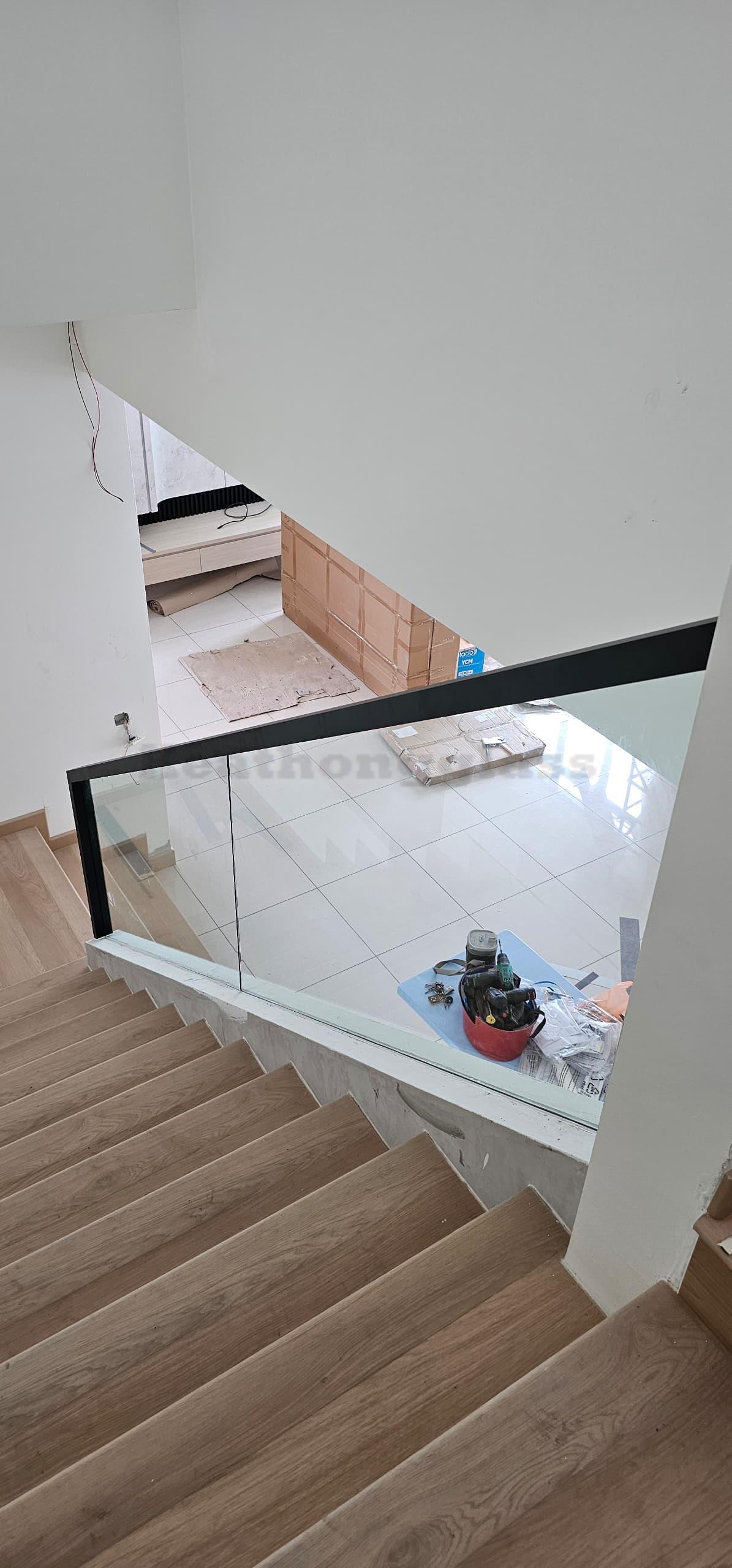 Staircase Glass Railing 114