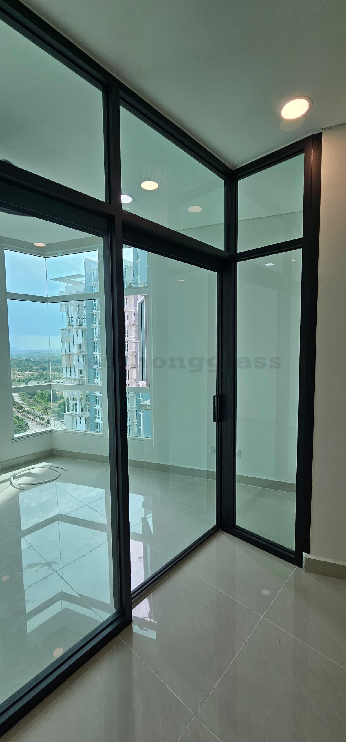 Glass Partition 69